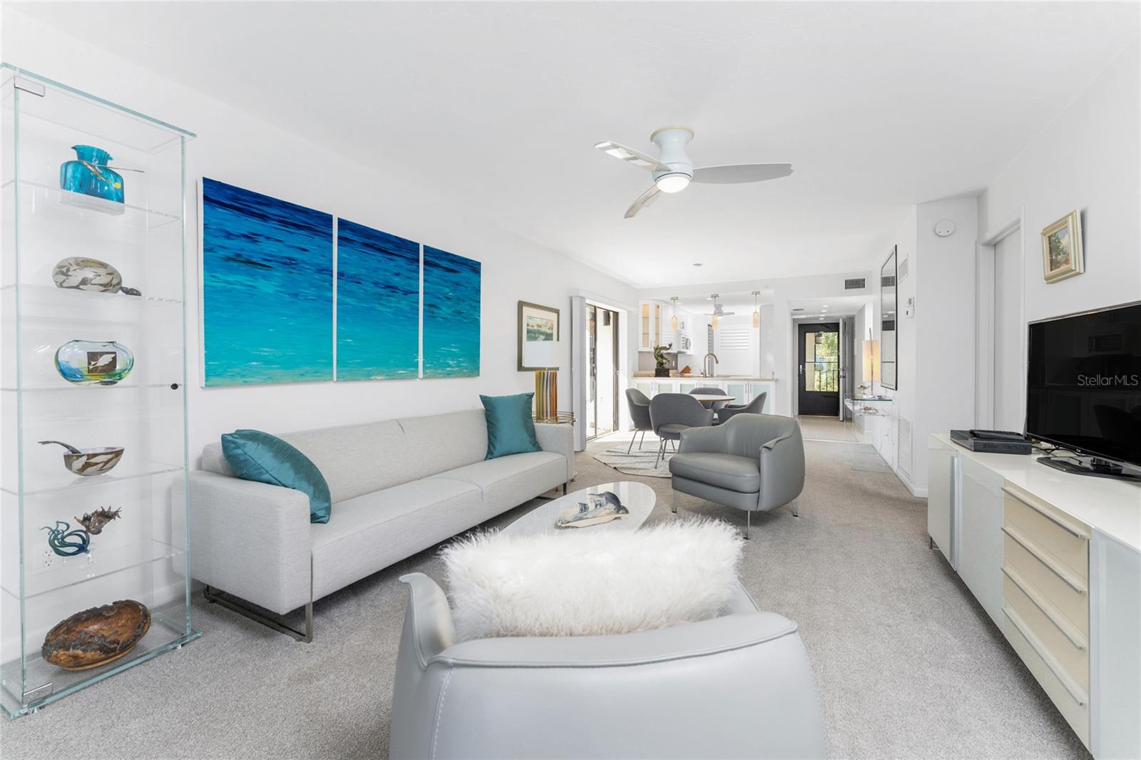 Image 20 of 41 For 1591 Beach Road 307