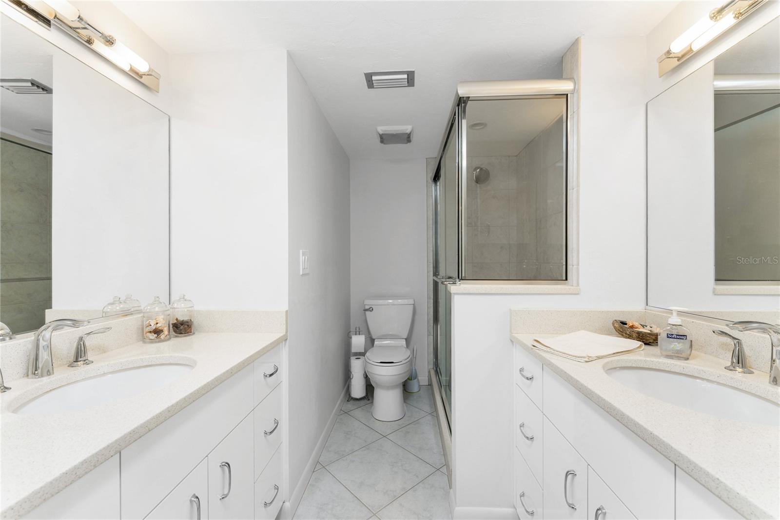 Image 24 of 41 For 1591 Beach Road 307