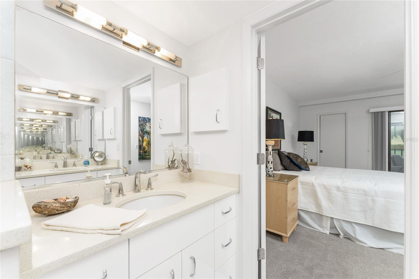 Image 26 of 41 For 1591 Beach Road 307