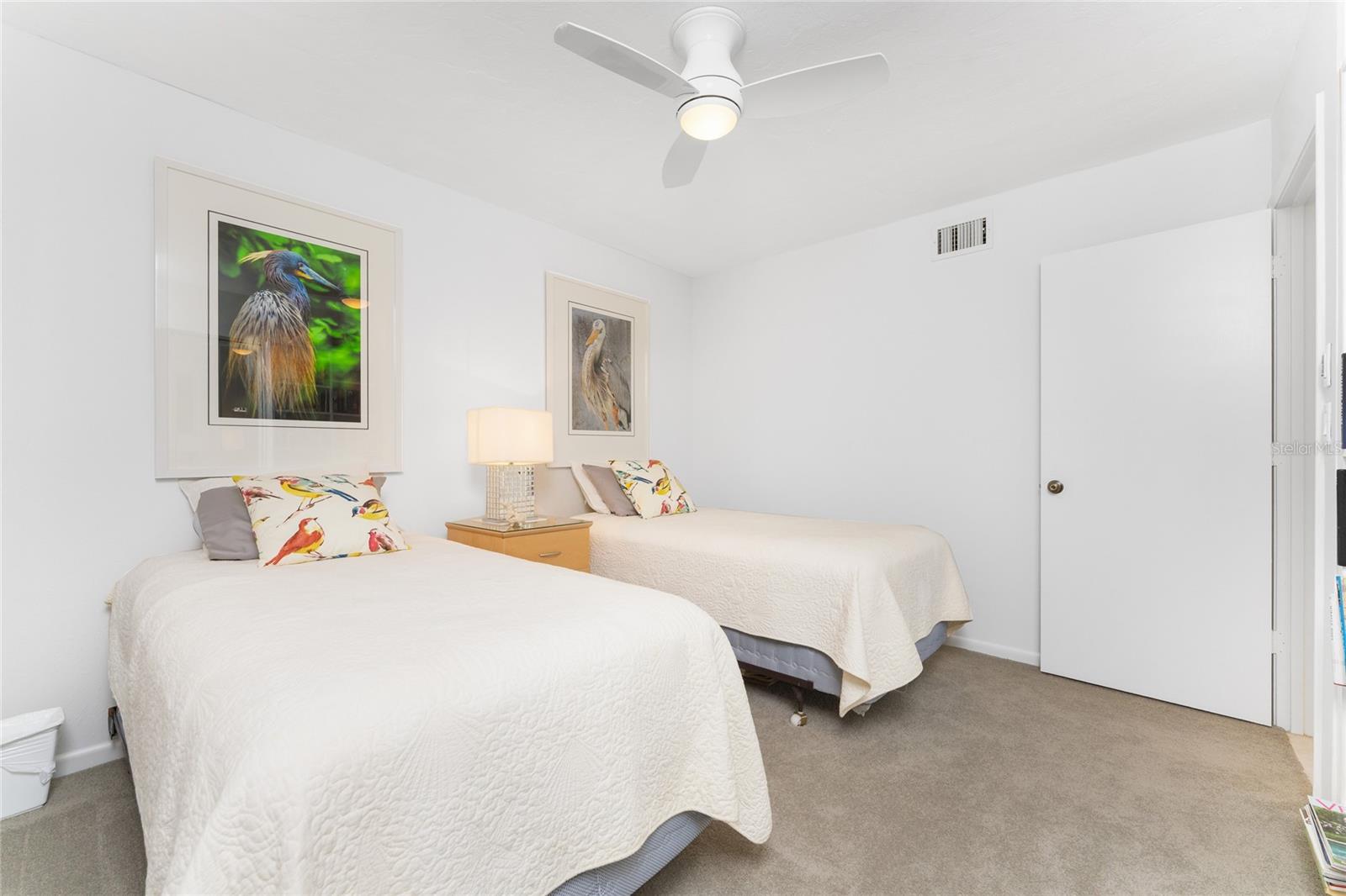 Image 28 of 41 For 1591 Beach Road 307