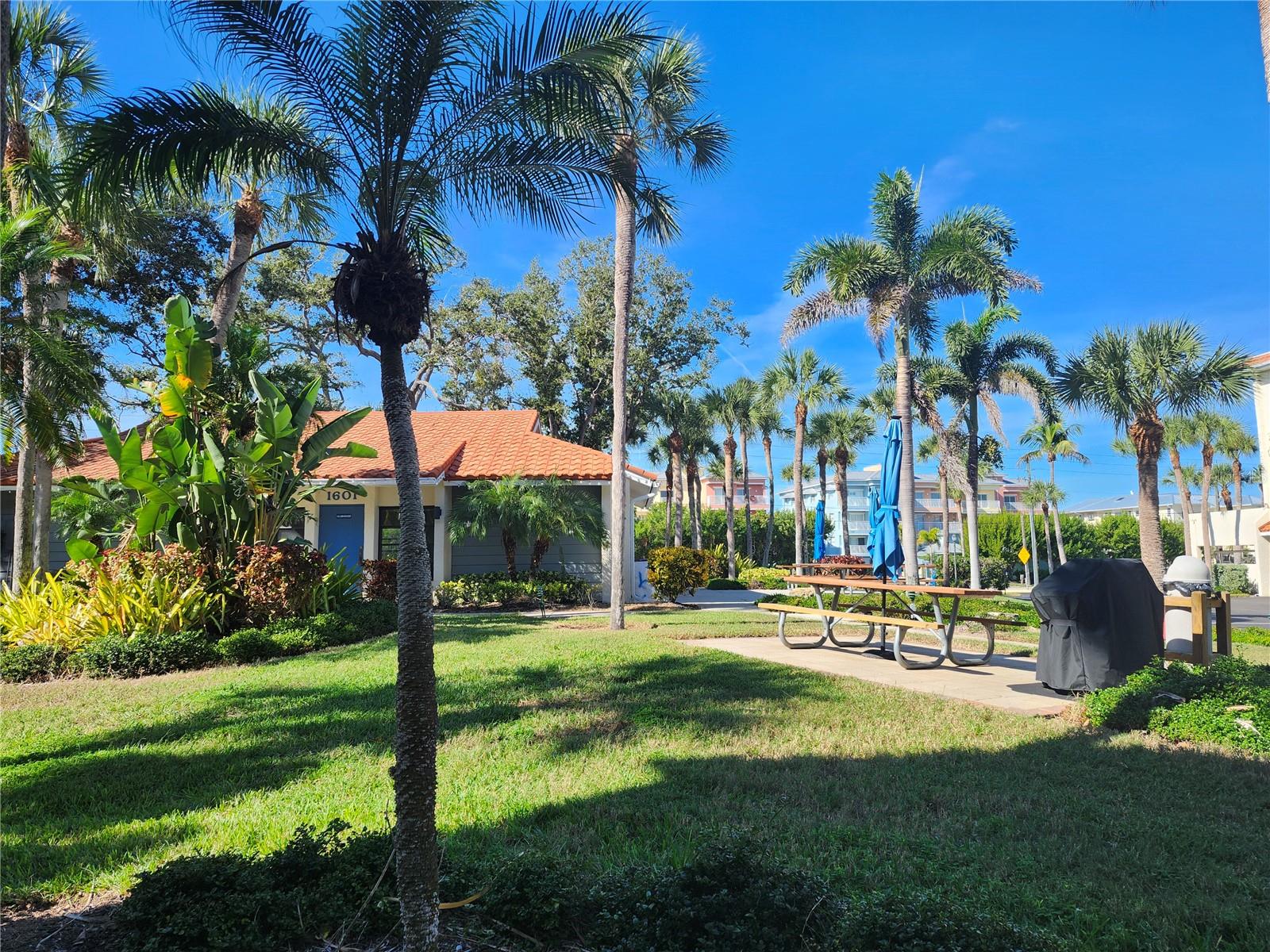 Image 37 of 41 For 1591 Beach Road 307