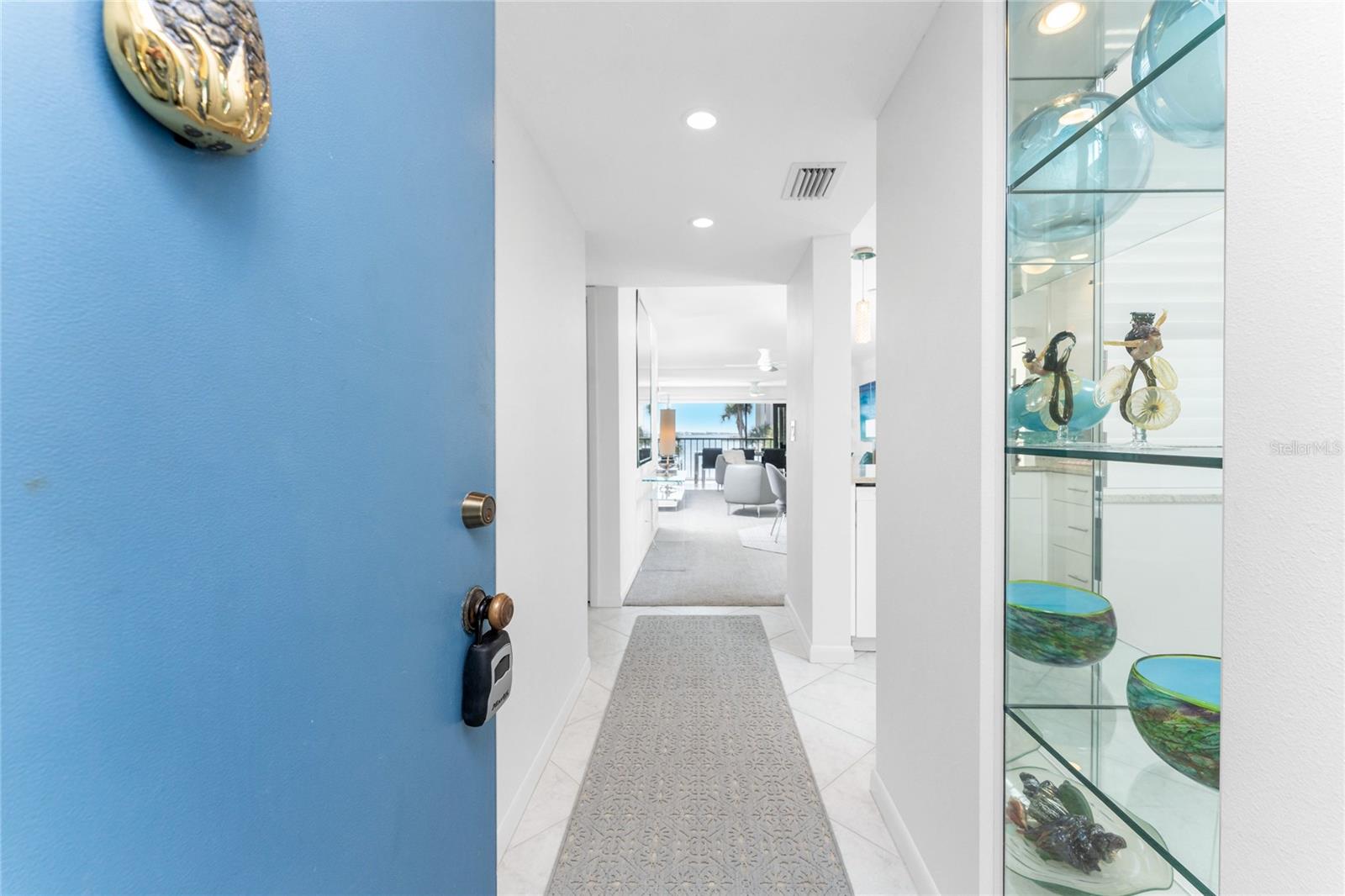 Image 4 of 41 For 1591 Beach Road 307