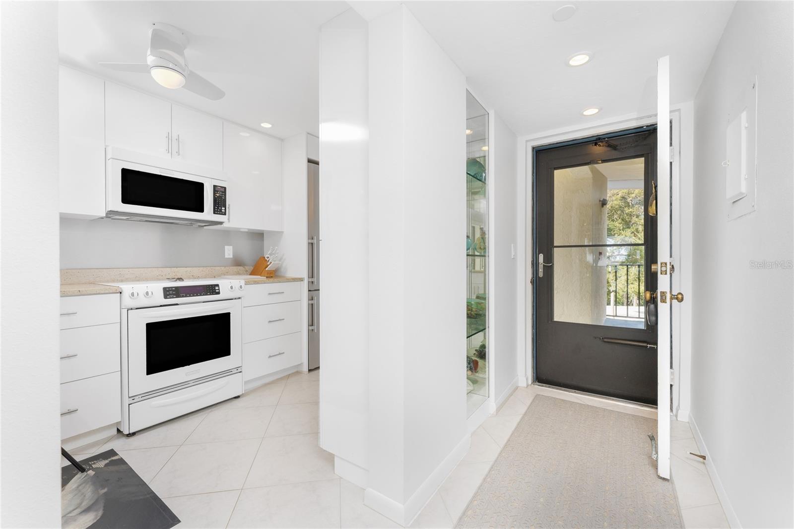 Image 5 of 41 For 1591 Beach Road 307