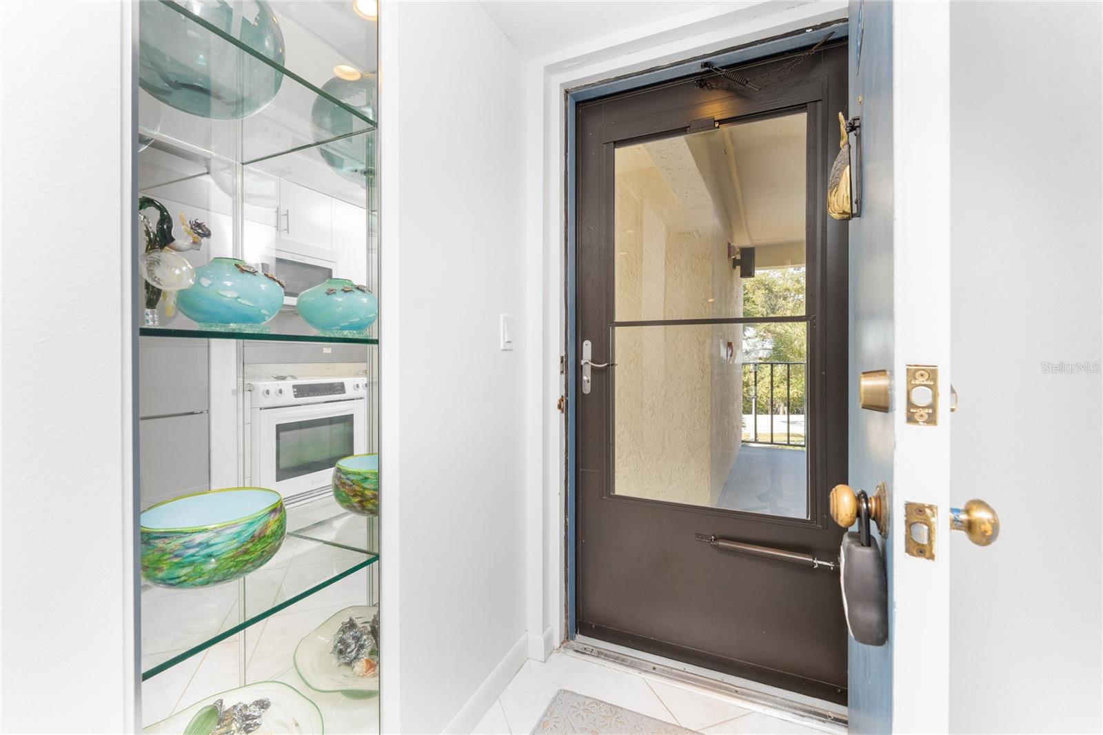 Image 6 of 41 For 1591 Beach Road 307