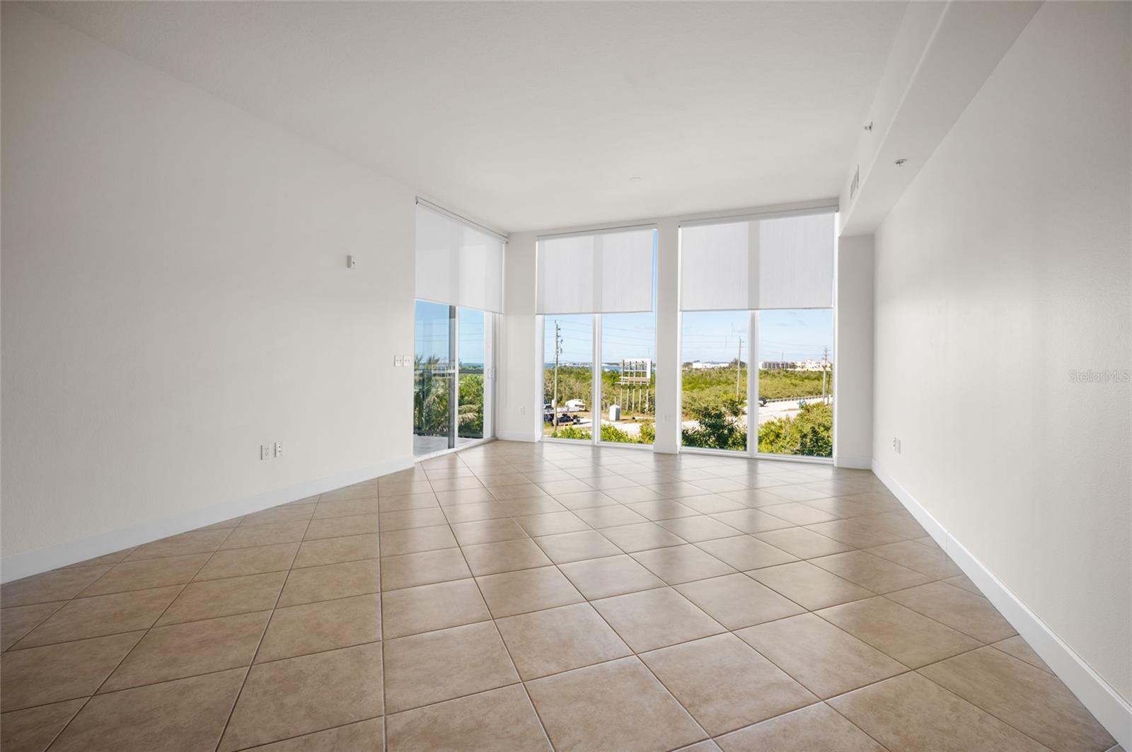 Image 18 of 40 For 1375 Beach Road 211