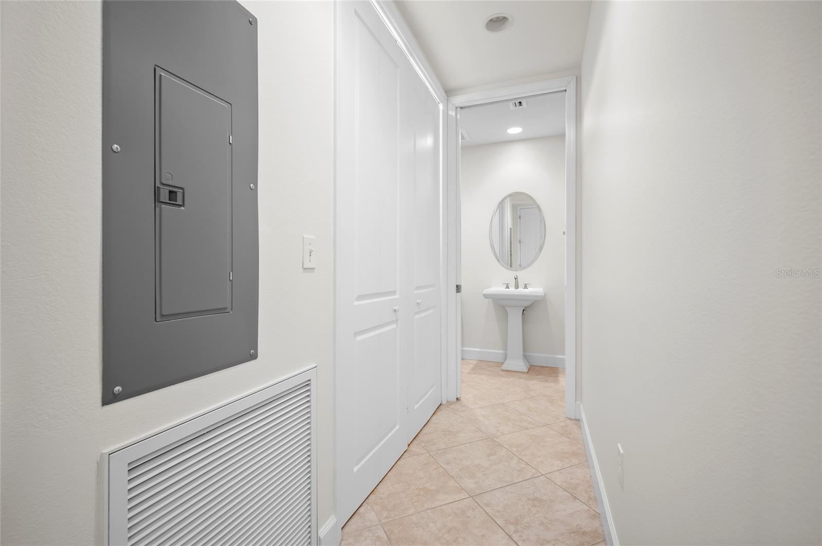 Image 7 of 40 For 1375 Beach Road 211