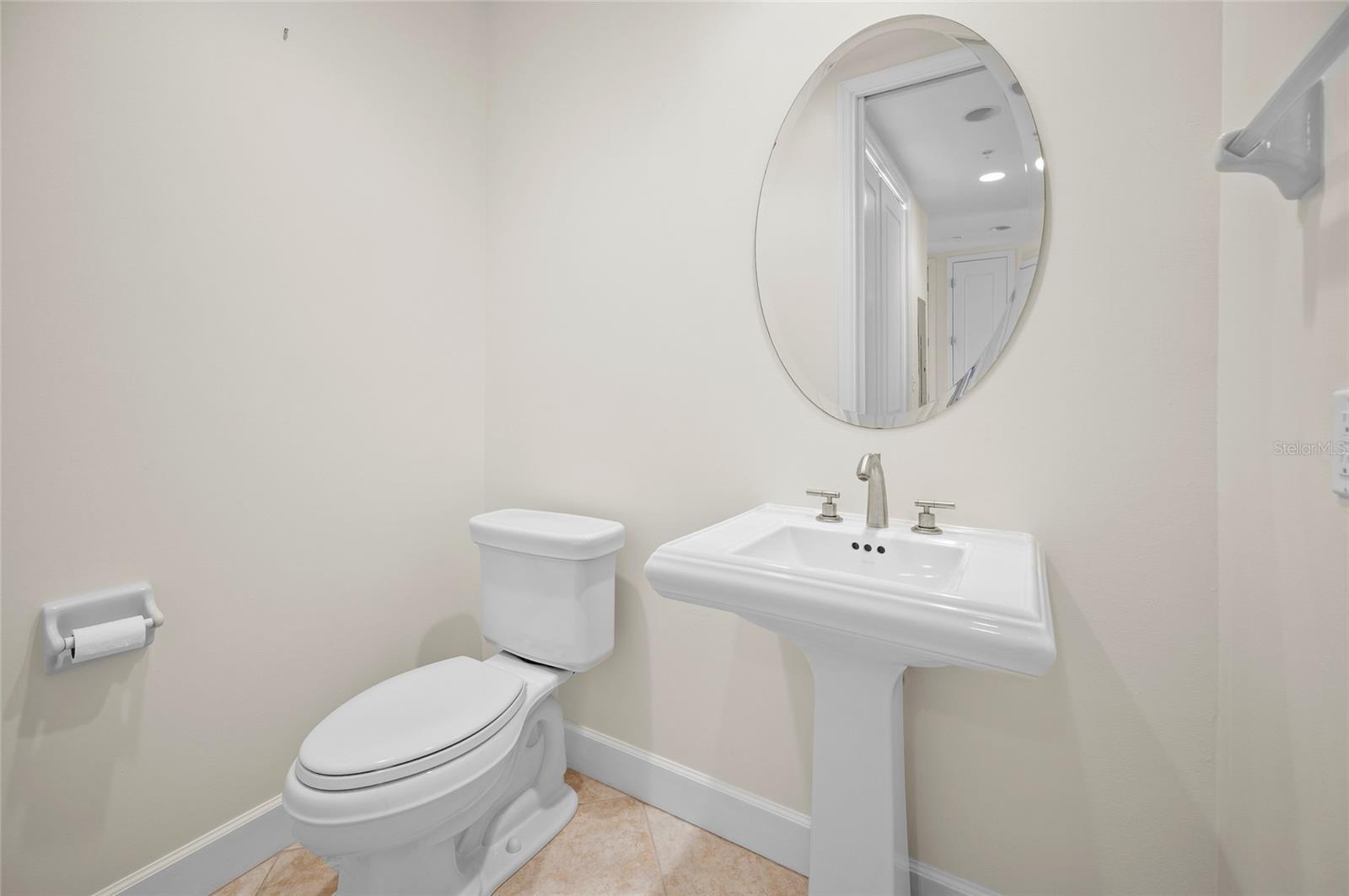 Image 9 of 40 For 1375 Beach Road 211