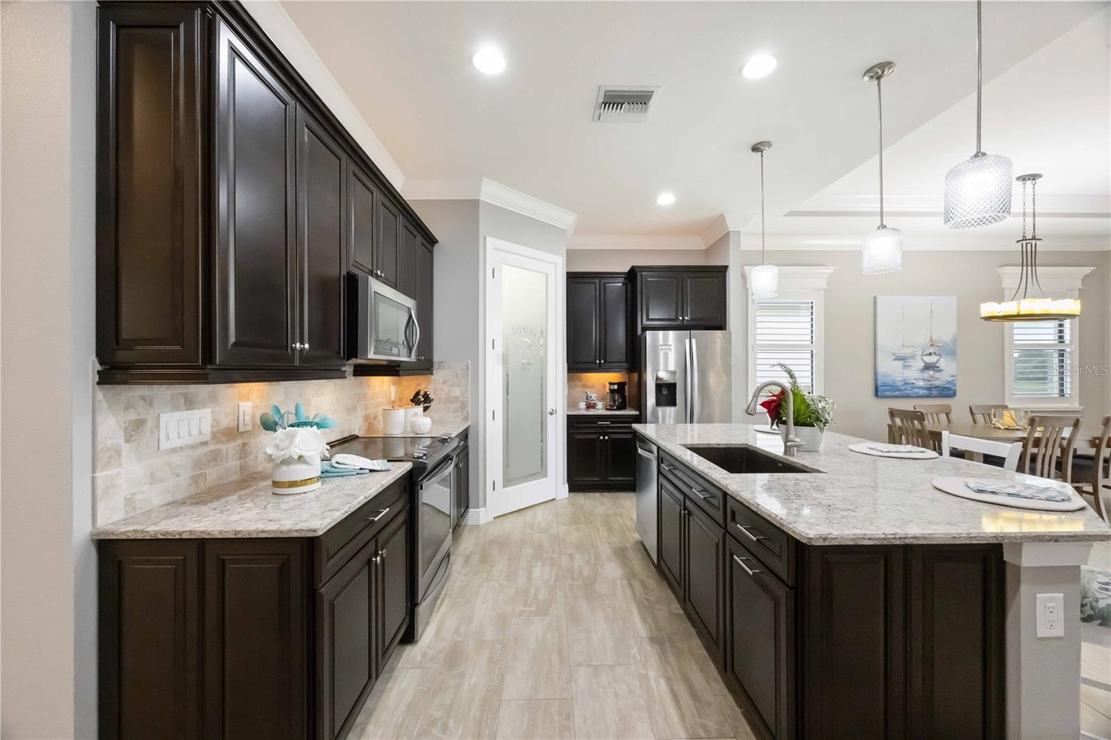 Image 11 of 91 For 23889 Waverly Circle