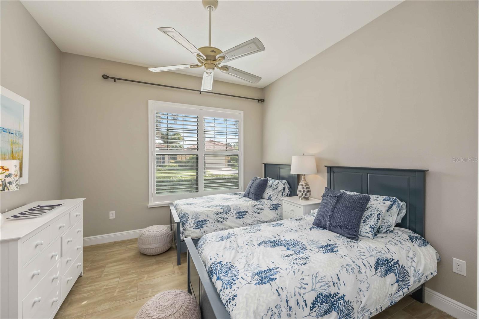 Image 18 of 91 For 23889 Waverly Circle