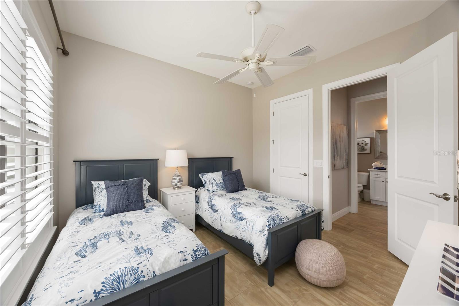 Image 19 of 91 For 23889 Waverly Circle