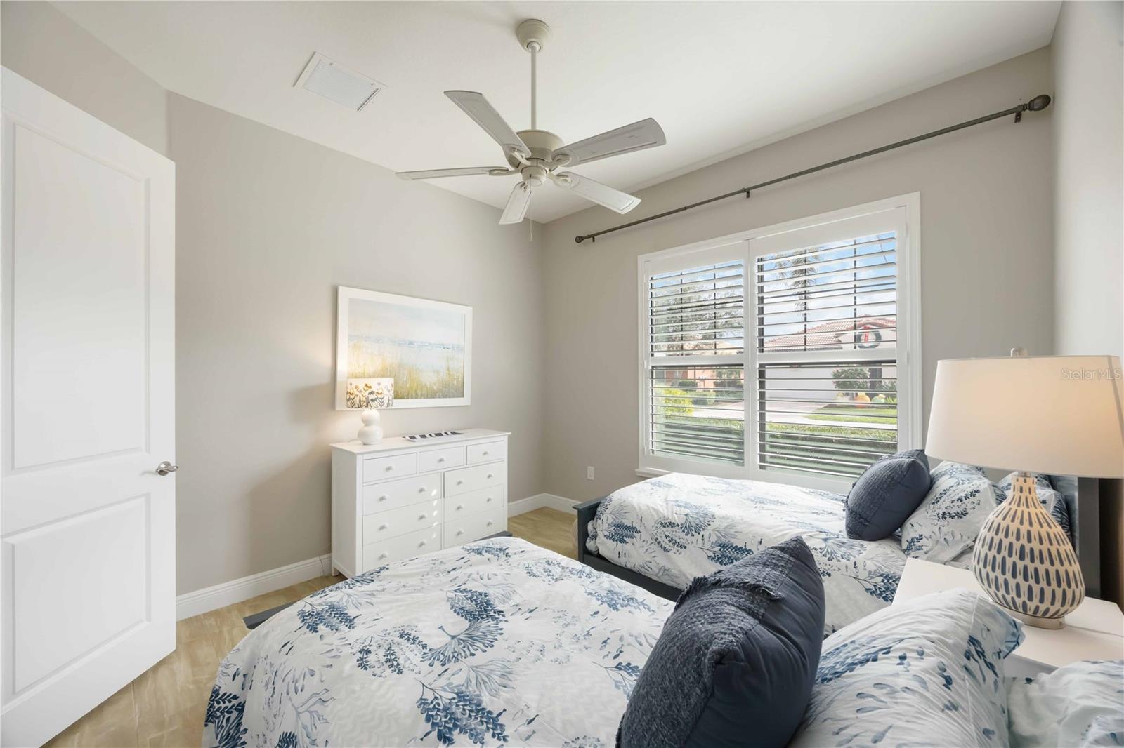 Image 20 of 91 For 23889 Waverly Circle