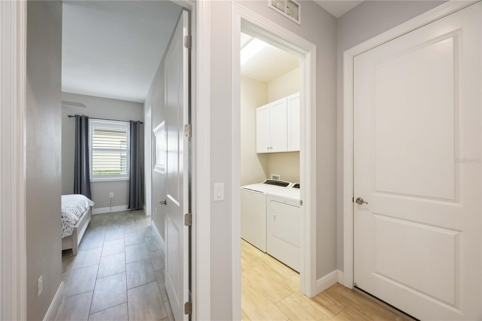 Image 26 of 91 For 23889 Waverly Circle