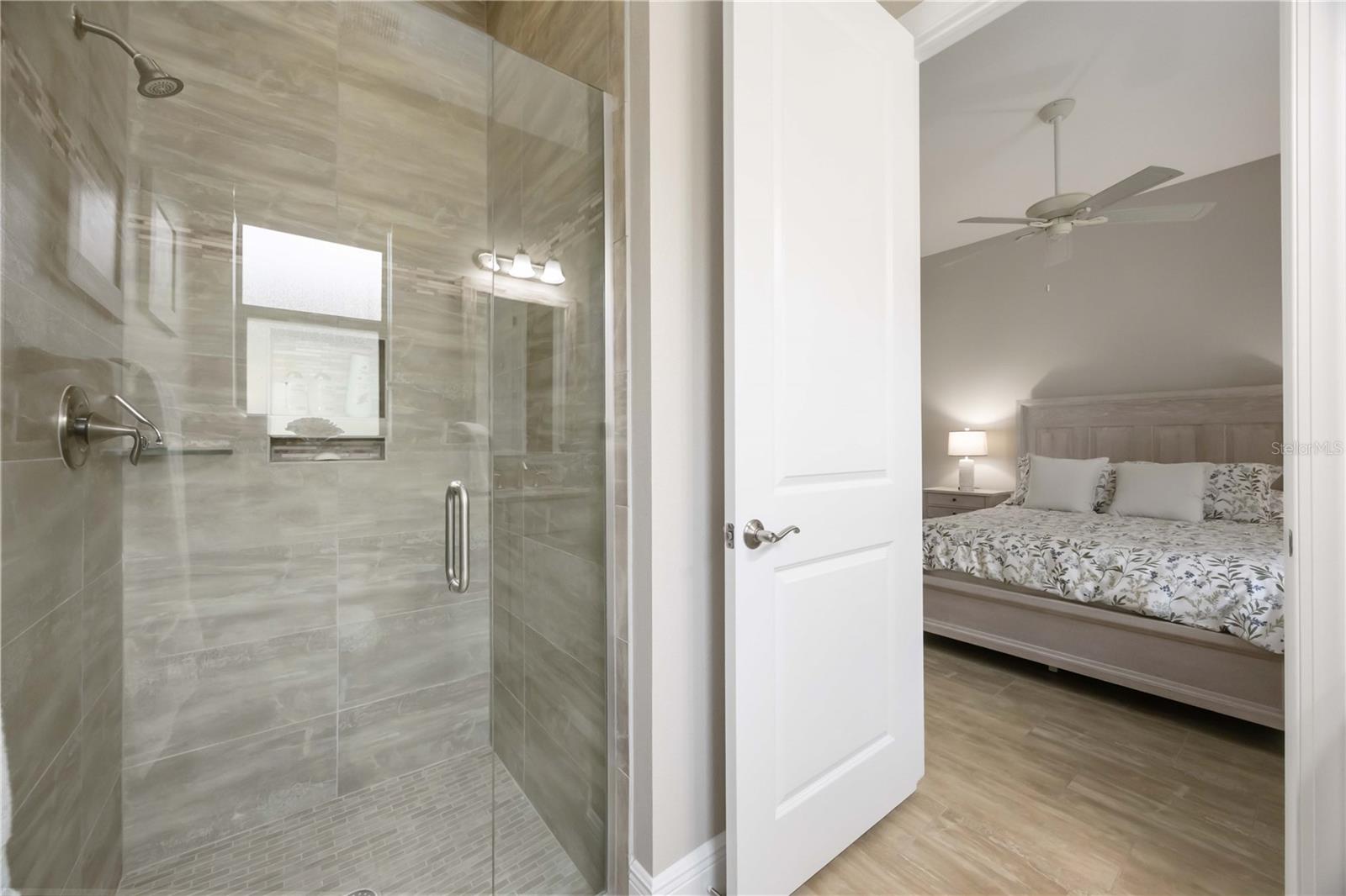 Image 32 of 91 For 23889 Waverly Circle