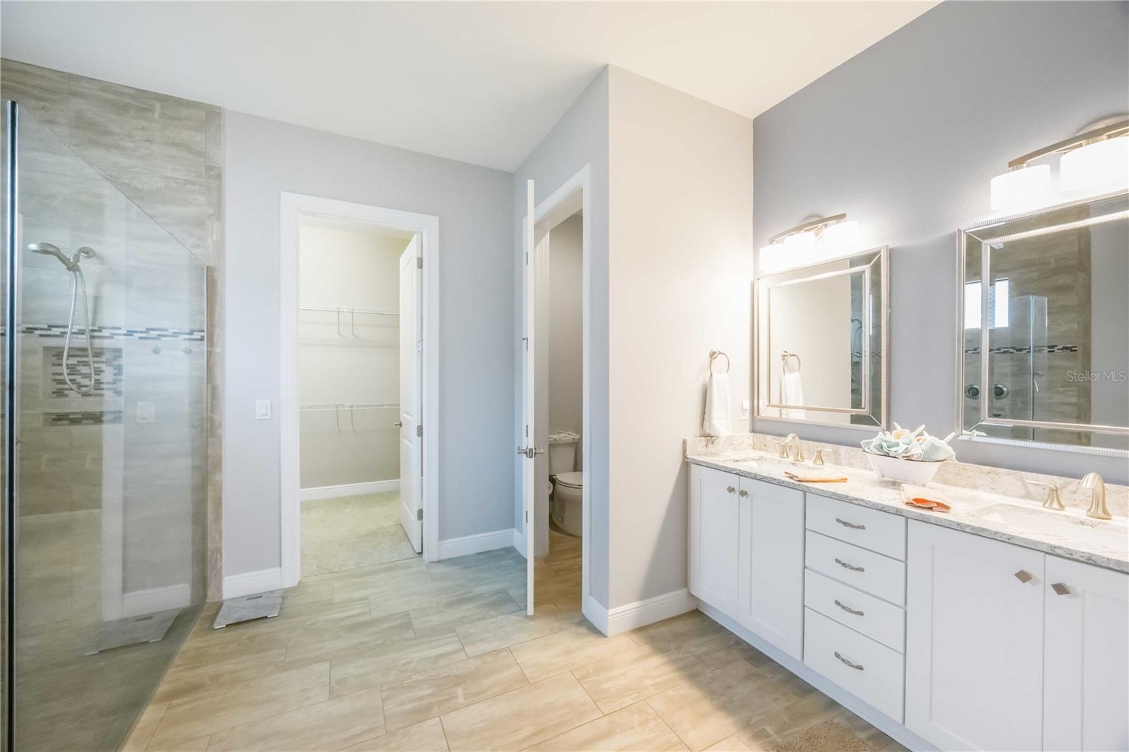 Image 37 of 91 For 23889 Waverly Circle