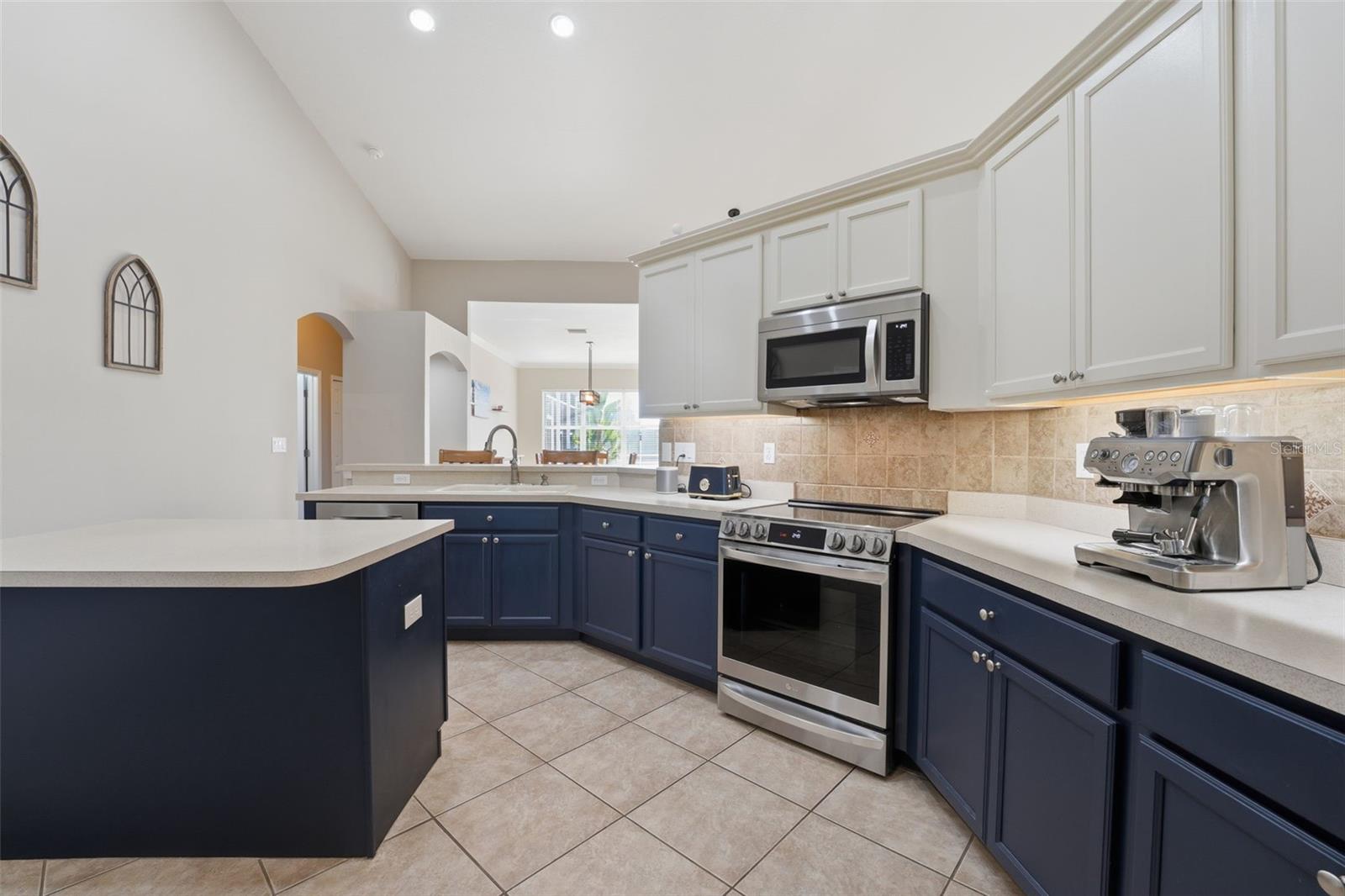 Image 12 of 75 For 14230 Silver Lakes Circle