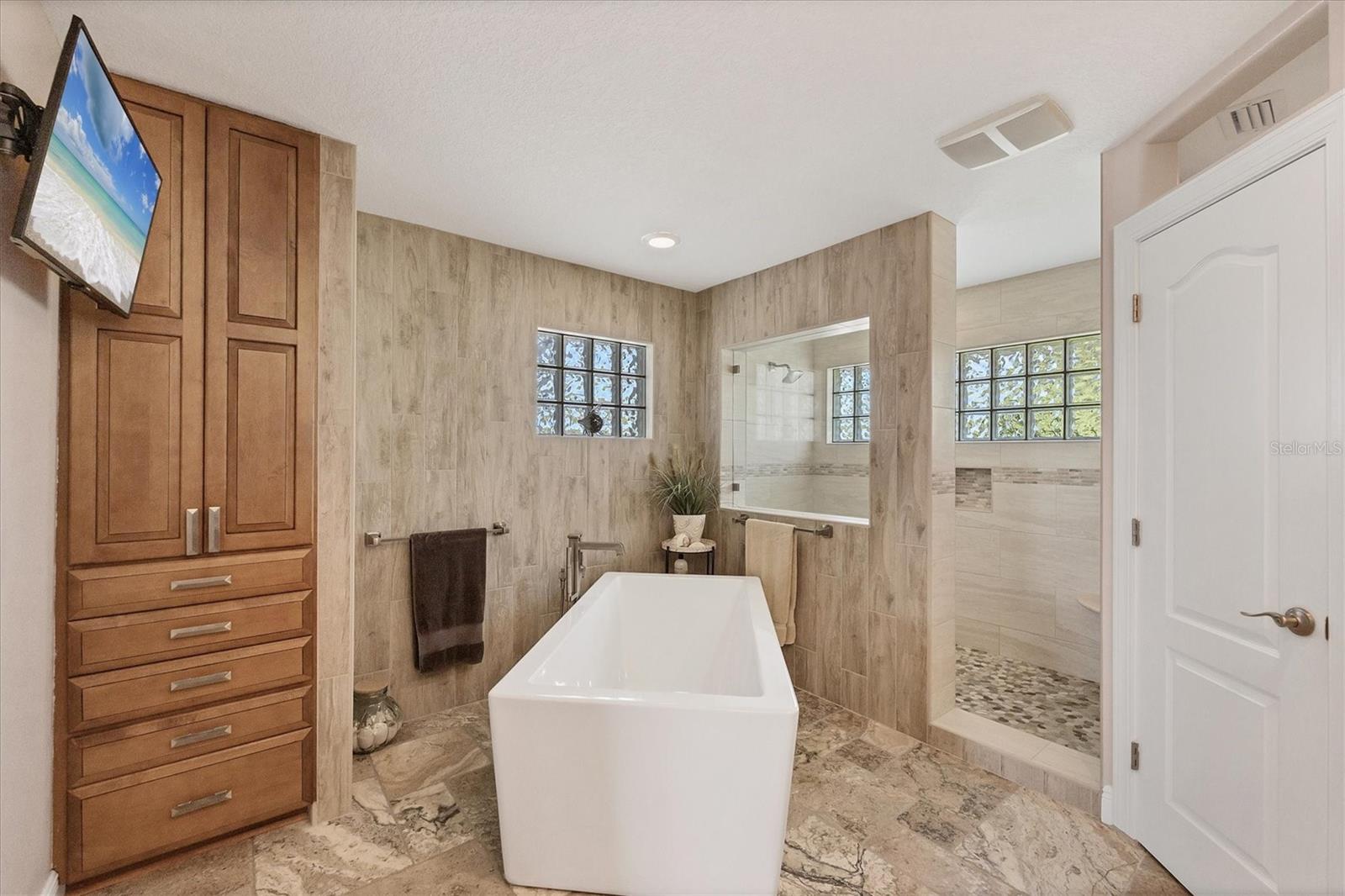 Image 26 of 66 For 121 Bocilla Drive