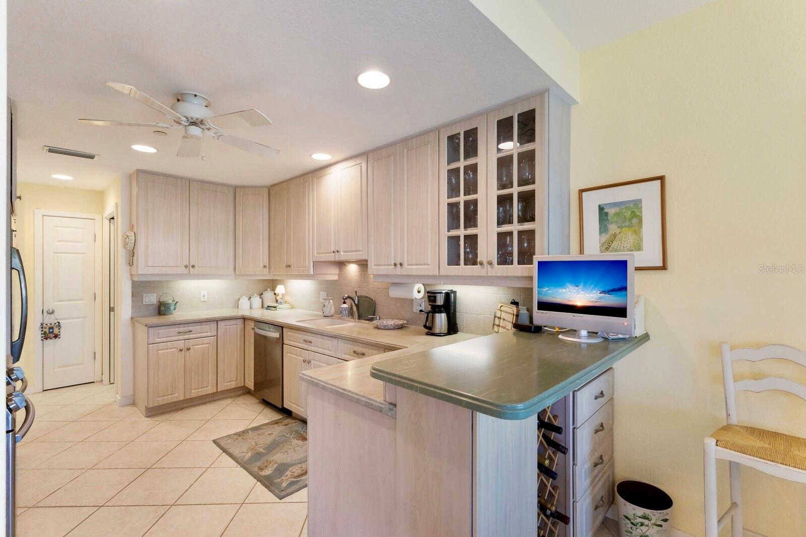 Image 7 of 74 For 815 Harbor Drive