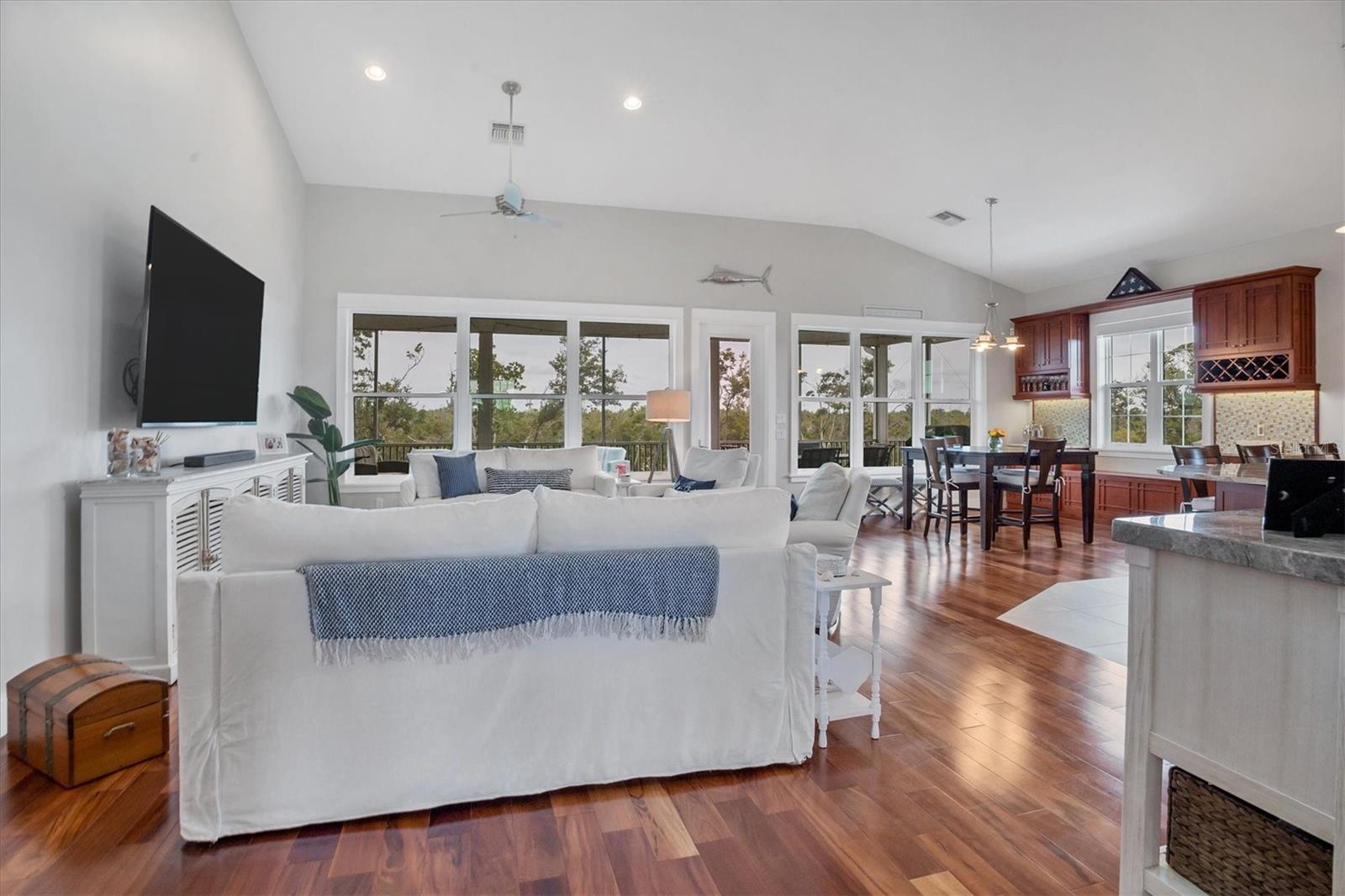 Image 7 of 48 For 7121 Rum Bay Drive