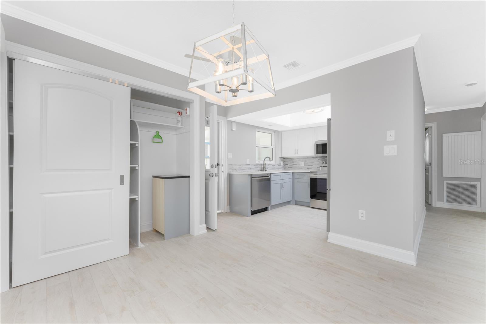 Image 17 of 50 For 1977 Beach Road 73