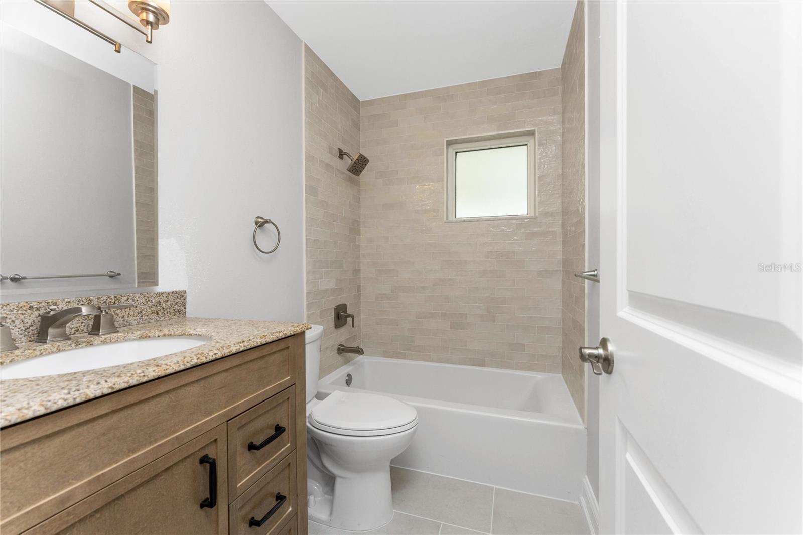 Image 37 of 50 For 1977 Beach Road 73