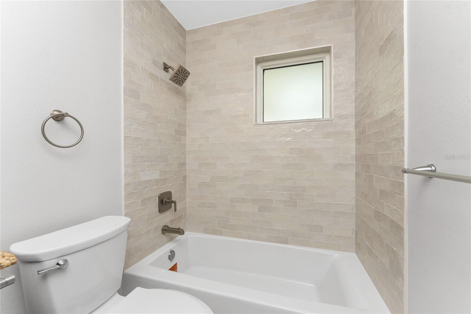 Image 38 of 50 For 1977 Beach Road 73