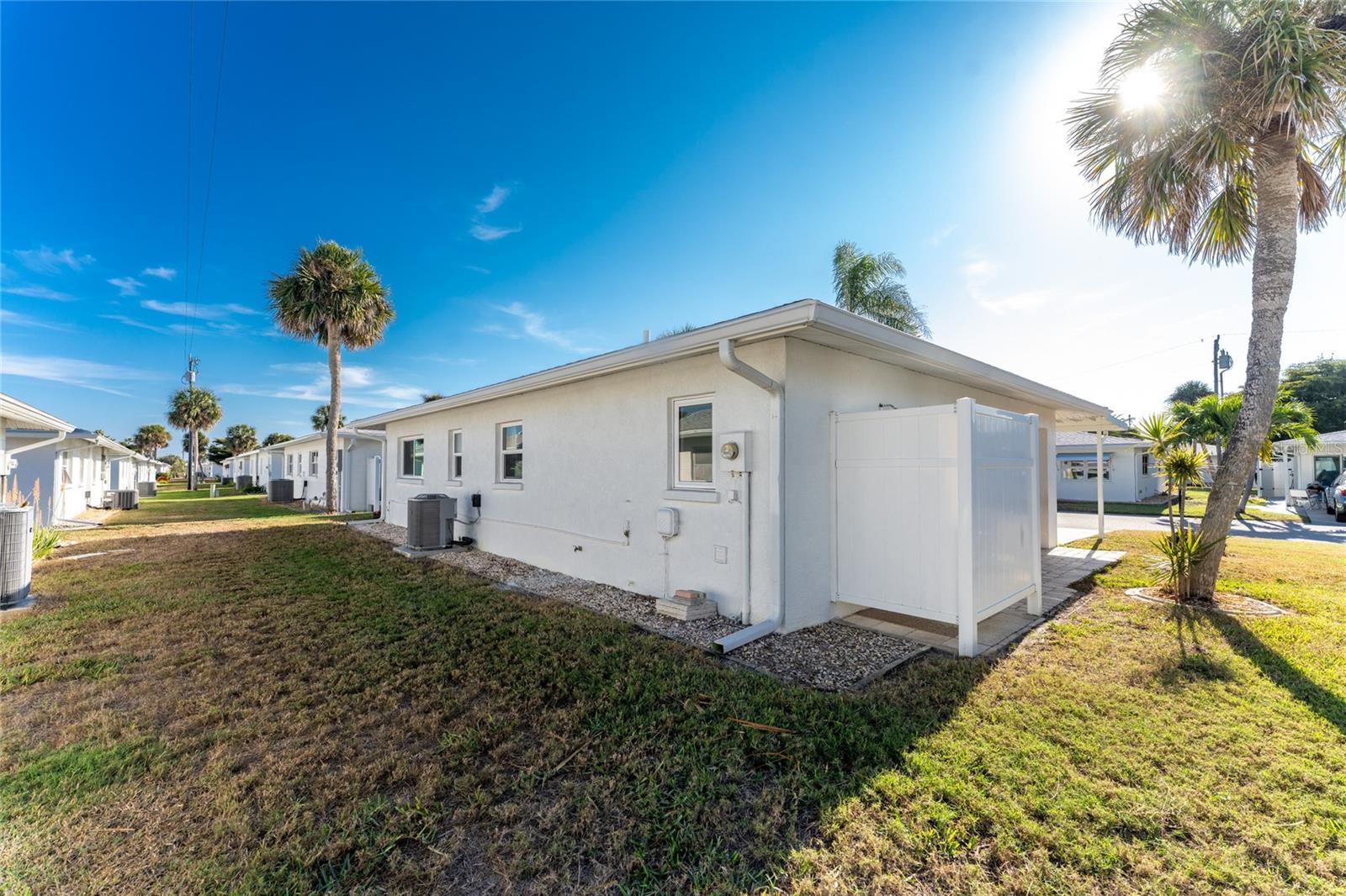 Image 40 of 50 For 1977 Beach Road 73