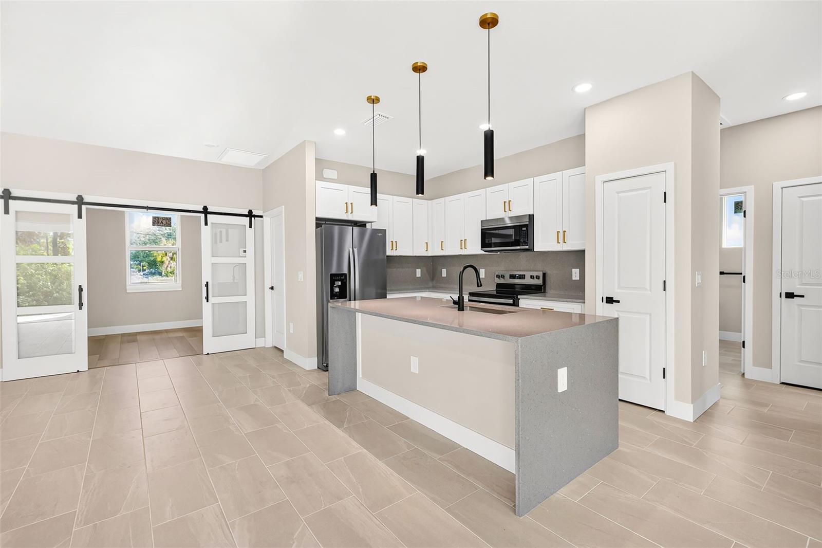 Listing photo id 16 for 13353 Gorman Avenue