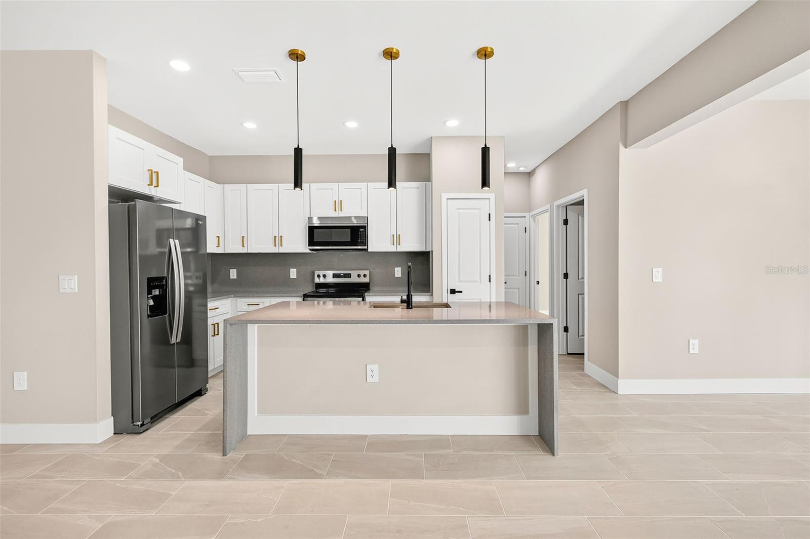 Listing photo id 17 for 13353 Gorman Avenue