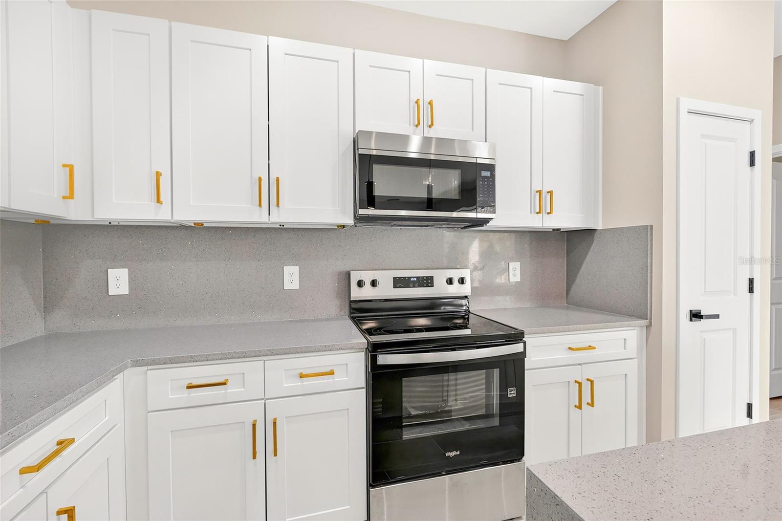 Listing photo id 19 for 13353 Gorman Avenue