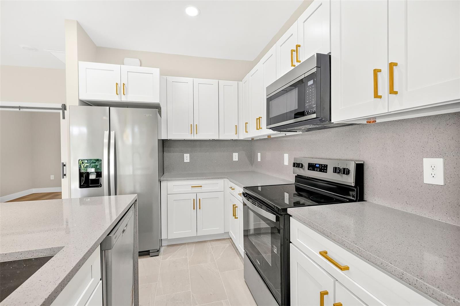 Listing photo id 20 for 13353 Gorman Avenue