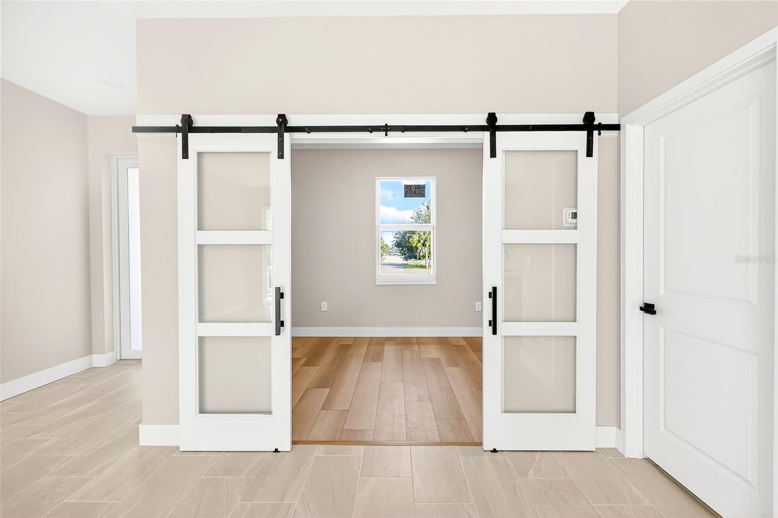 Listing photo id 25 for 13353 Gorman Avenue