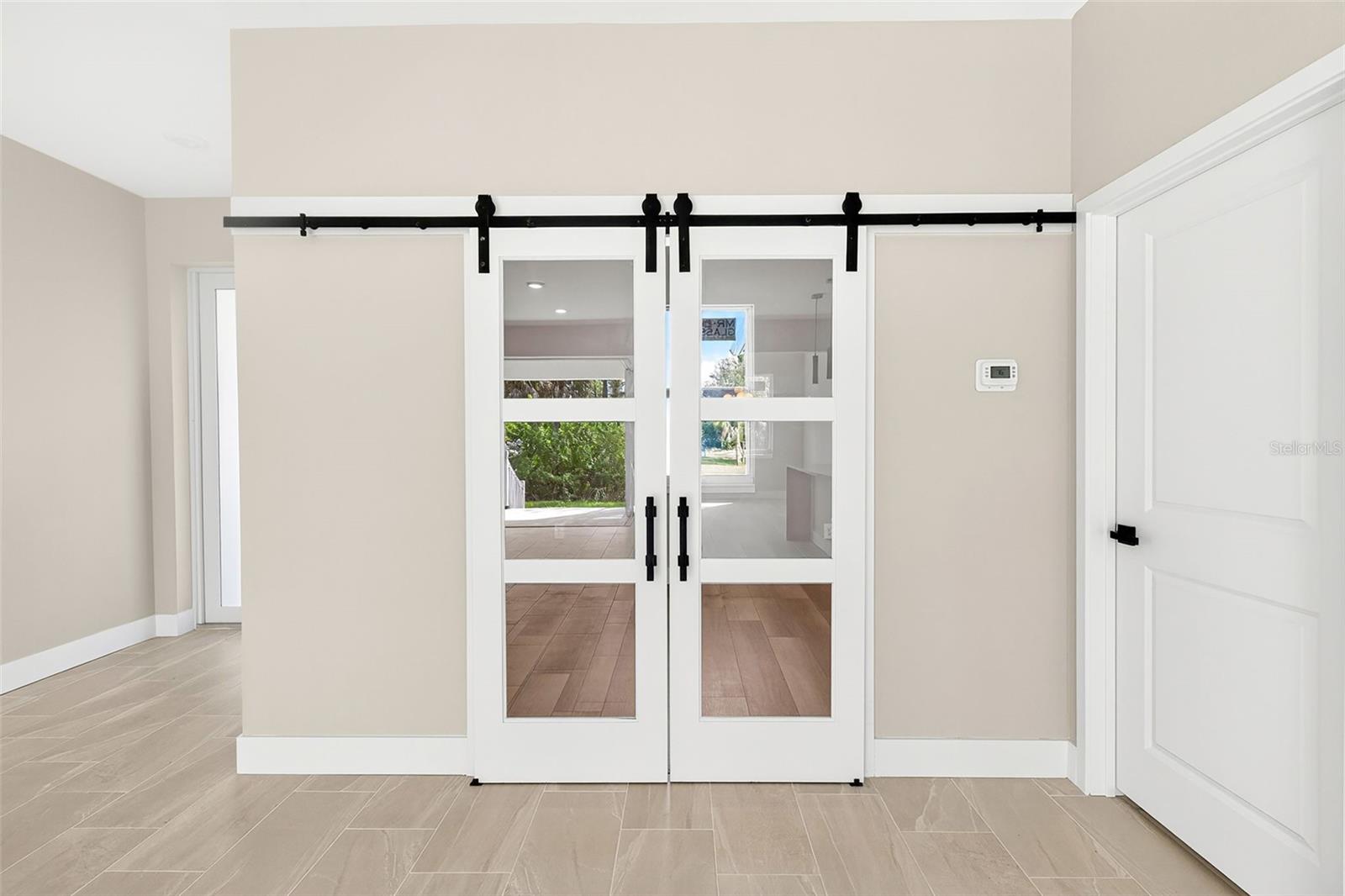 Listing photo id 26 for 13353 Gorman Avenue