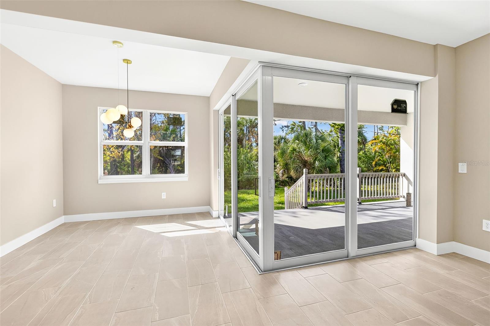 Listing photo id 28 for 13353 Gorman Avenue