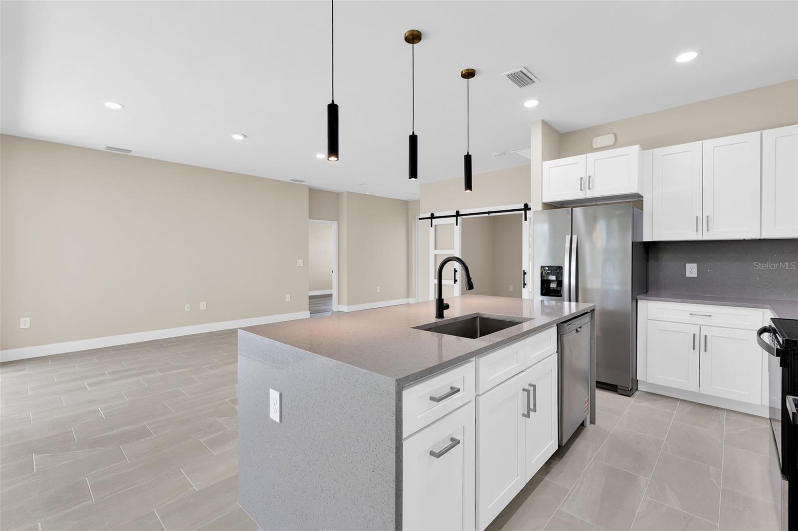 Listing photo id 30 for 13353 Gorman Avenue