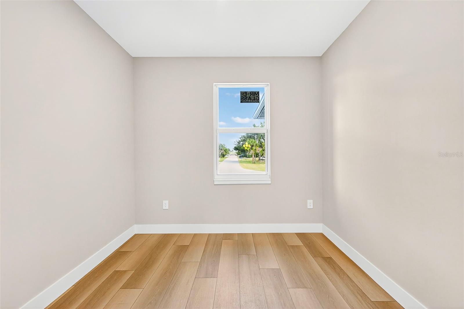 Listing photo id 31 for 13353 Gorman Avenue