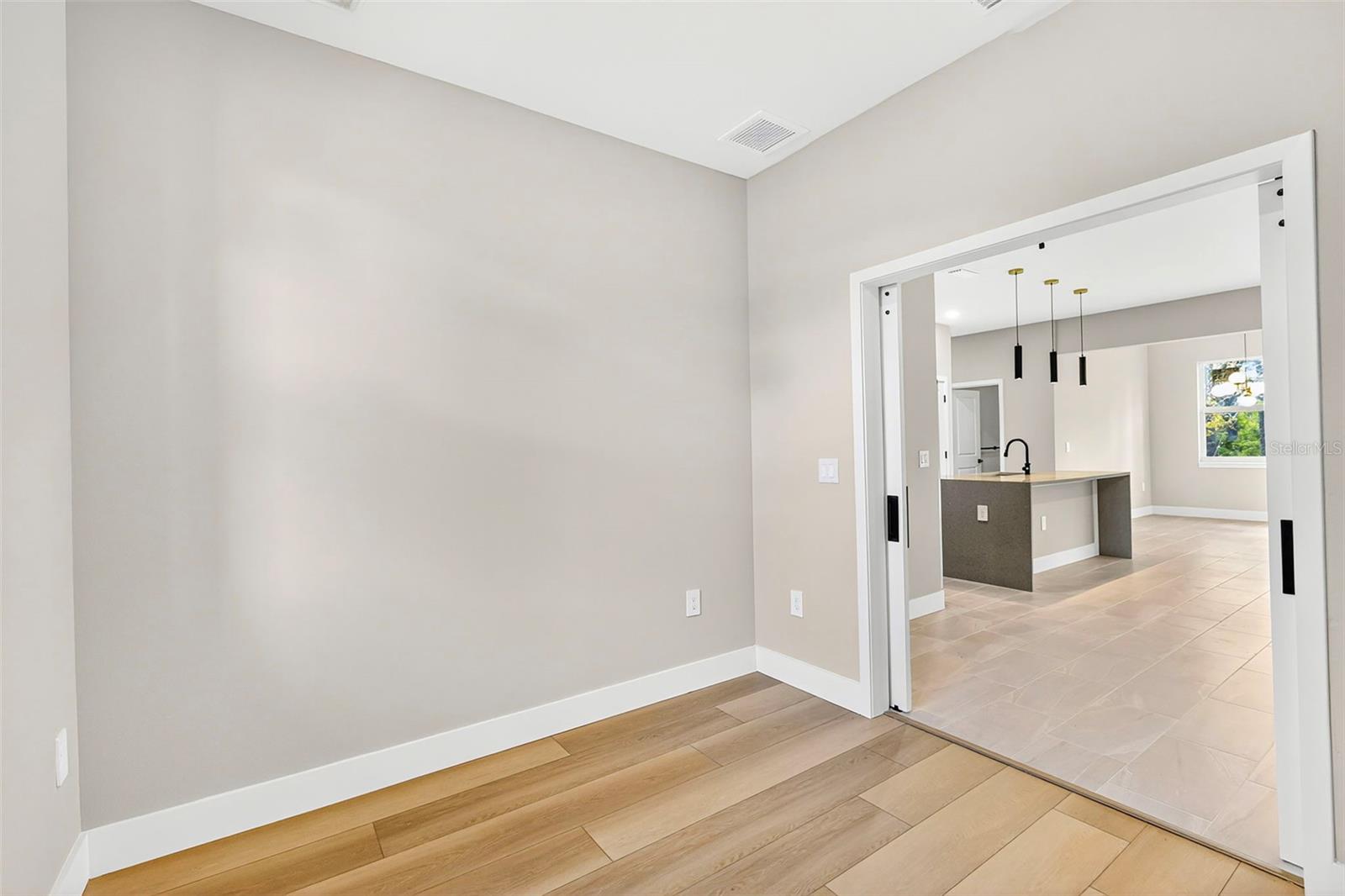 Listing photo id 33 for 13353 Gorman Avenue