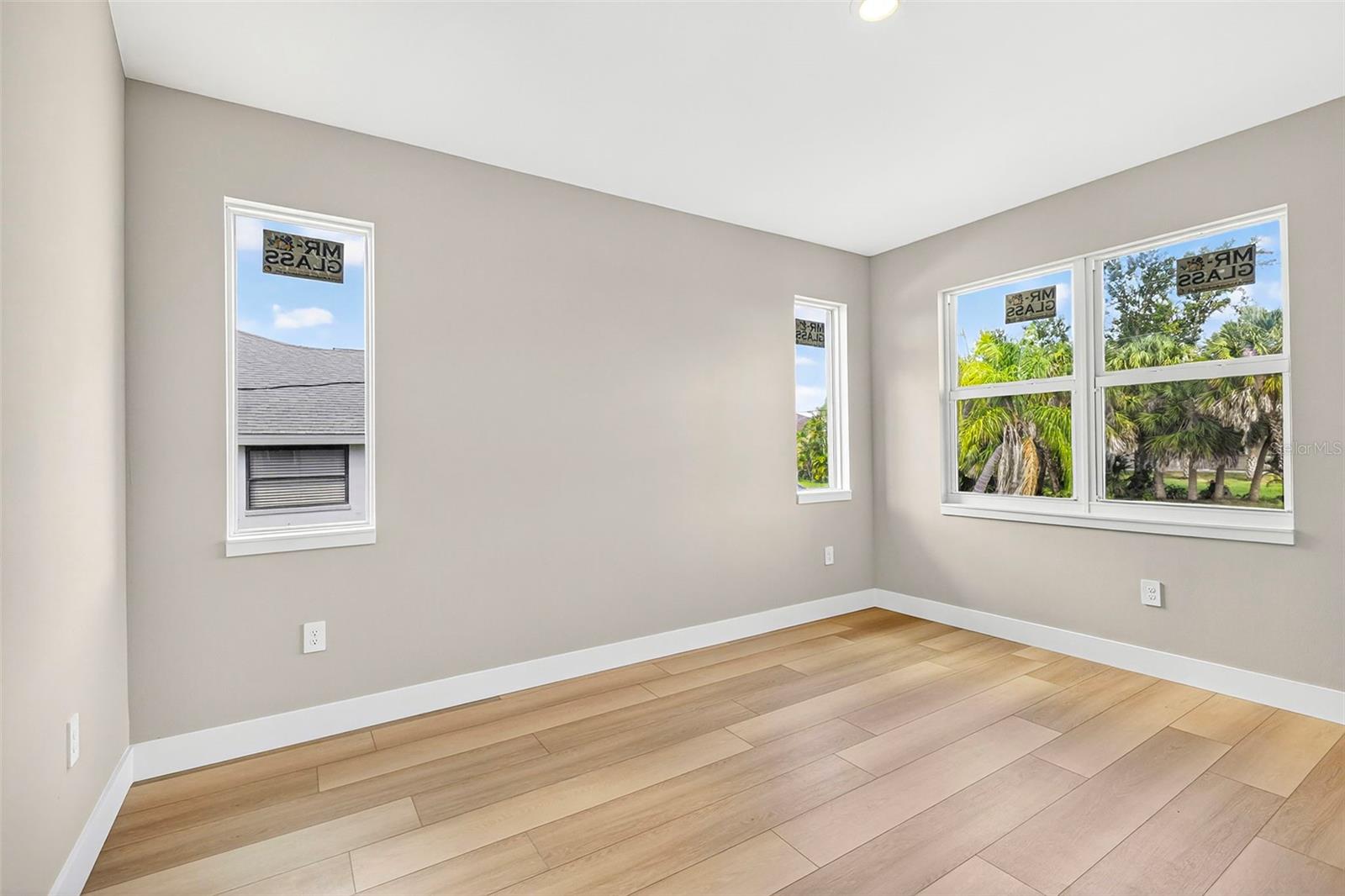 Listing photo id 34 for 13353 Gorman Avenue