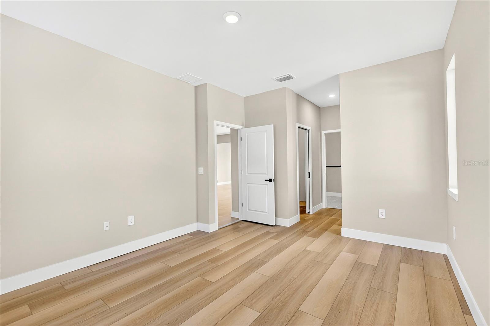 Listing photo id 37 for 13353 Gorman Avenue