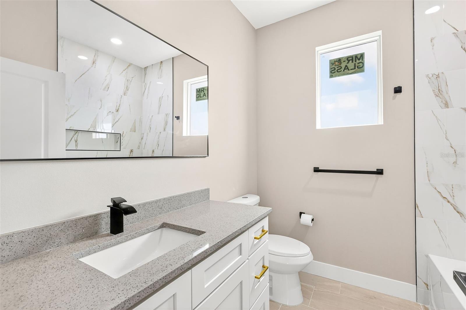 Listing photo id 46 for 13353 Gorman Avenue