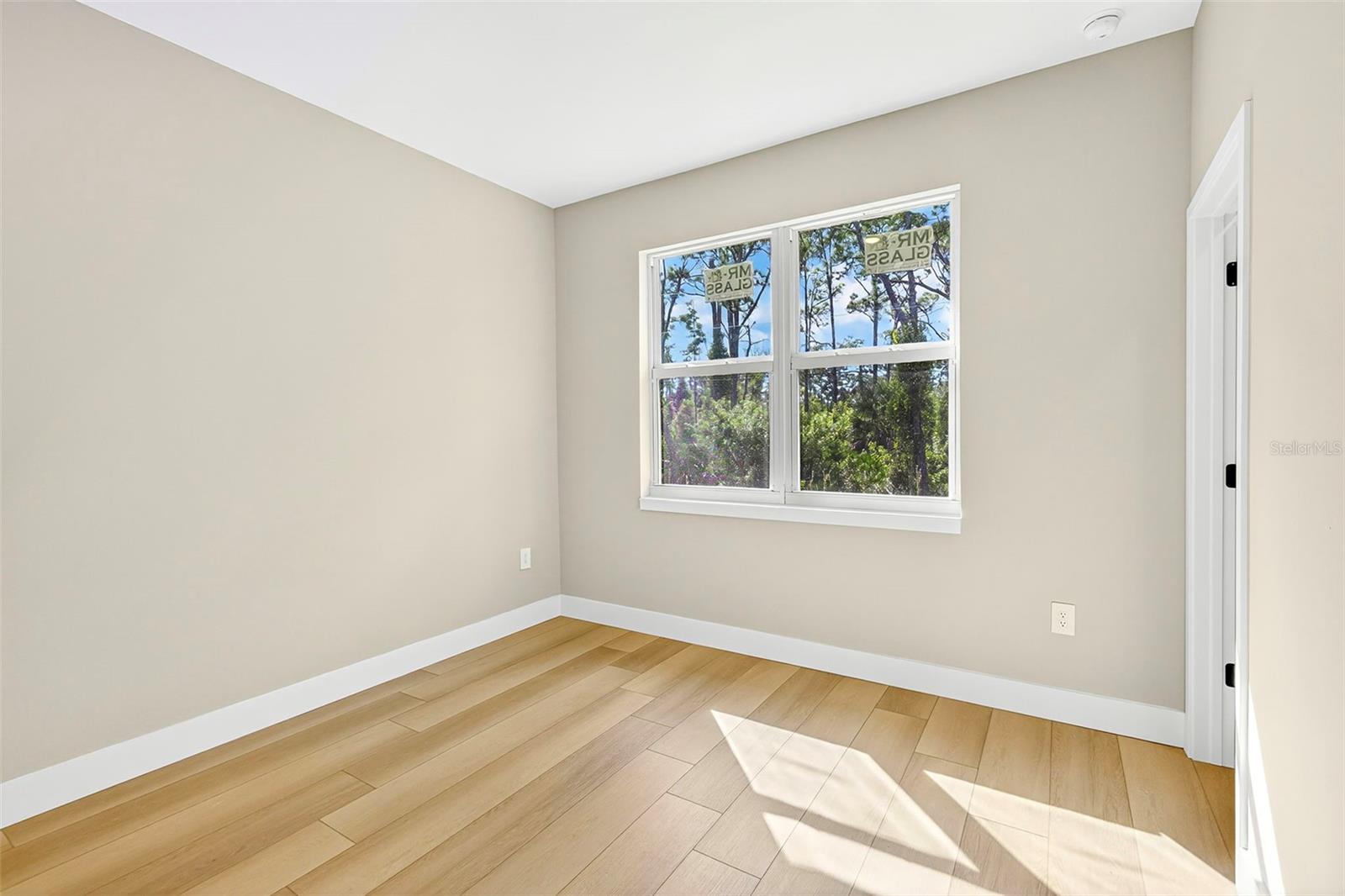 Listing photo id 49 for 13353 Gorman Avenue