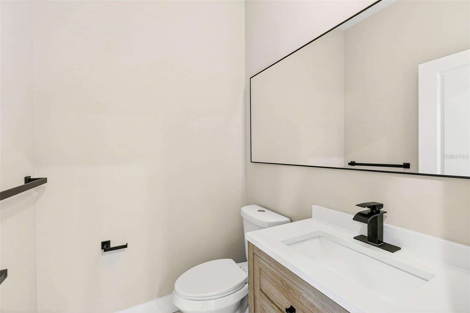 Listing photo id 52 for 13353 Gorman Avenue