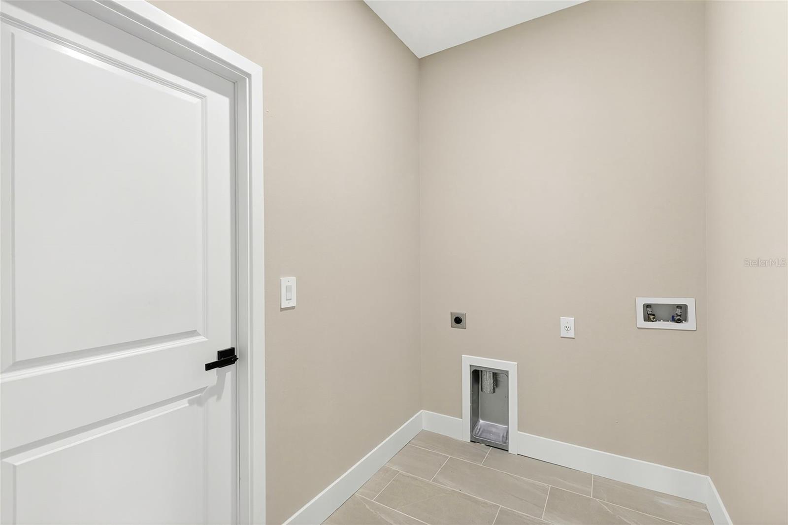 Listing photo id 53 for 13353 Gorman Avenue