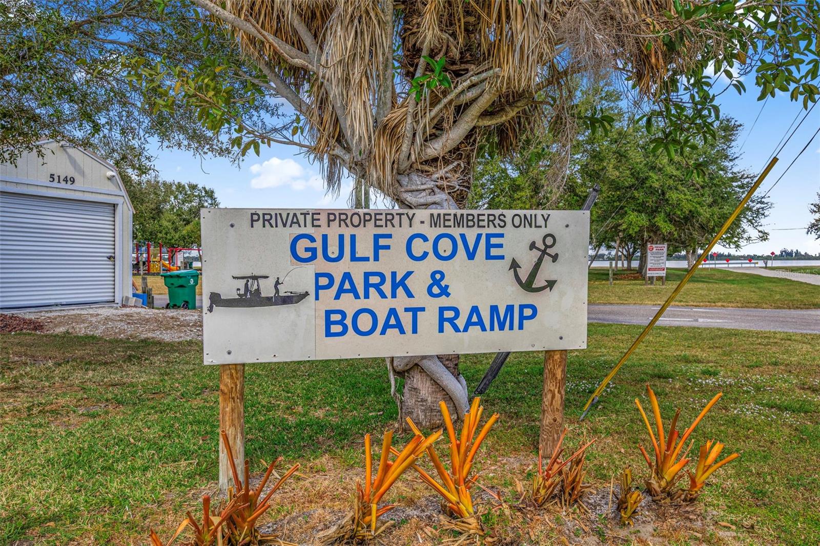 Listing photo id 60 for 13353 Gorman Avenue