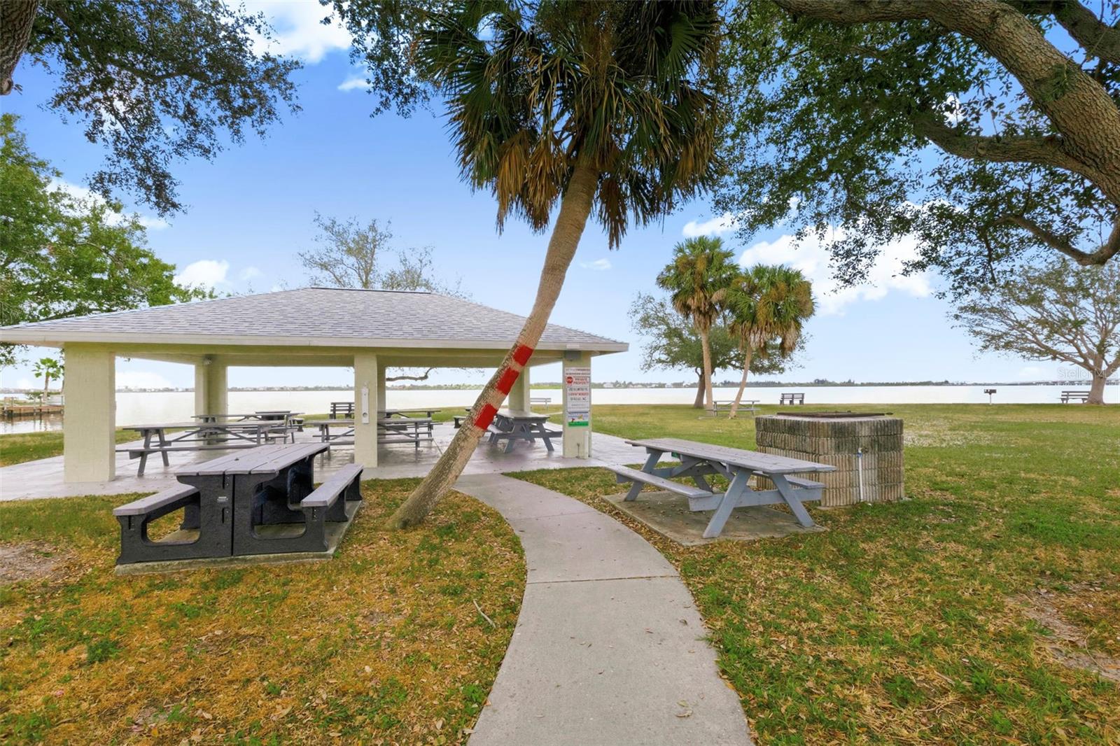 Listing photo id 64 for 13353 Gorman Avenue