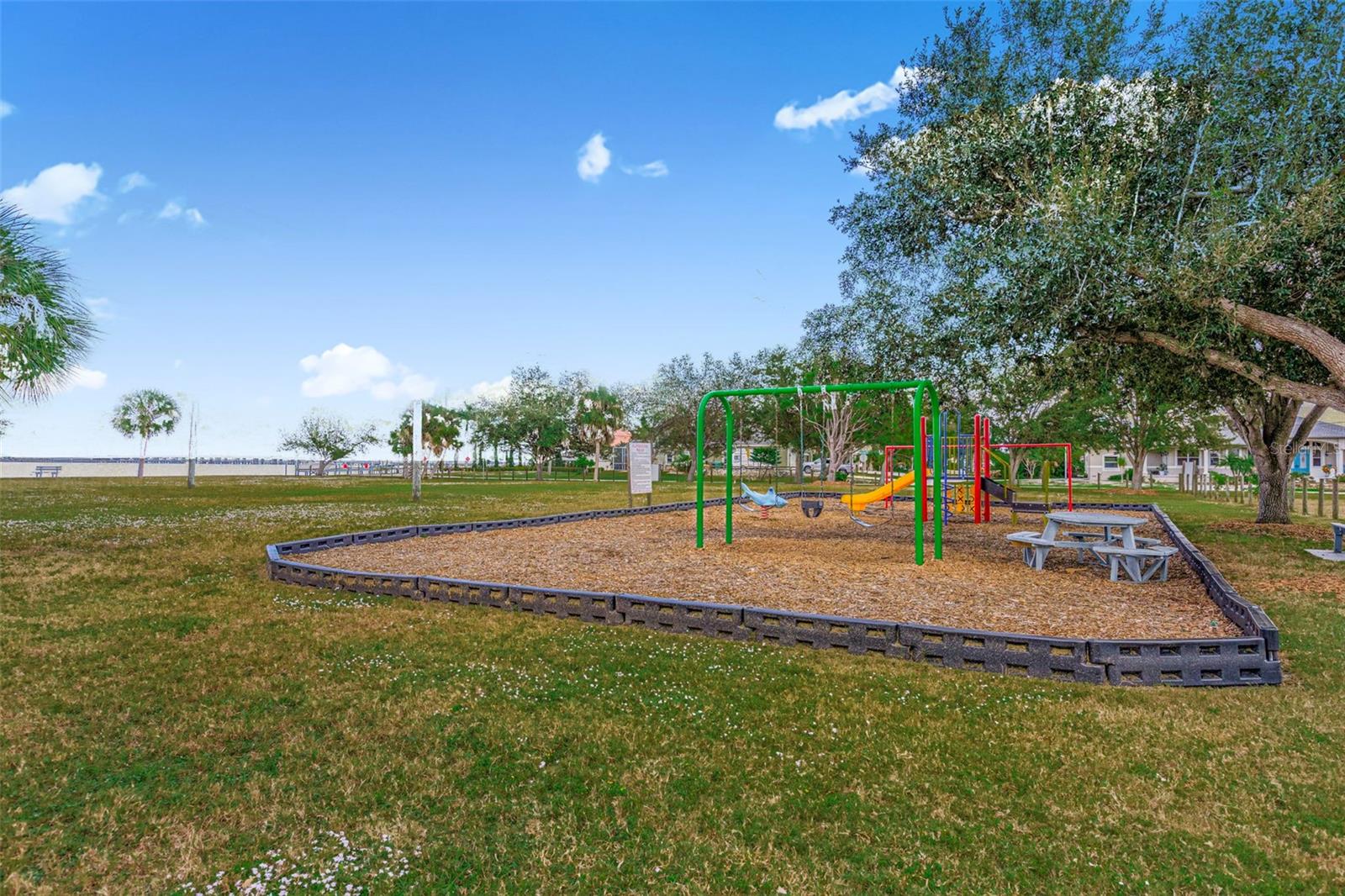 Listing photo id 65 for 13353 Gorman Avenue