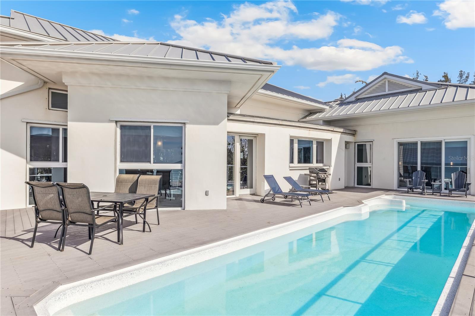 Listing photo id 21 for 2925 Shore Lane