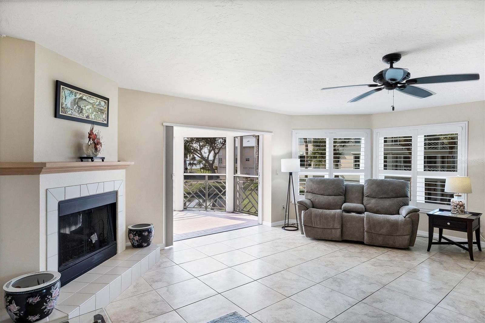 Image 17 of 58 For 11000 Placida Road 2202