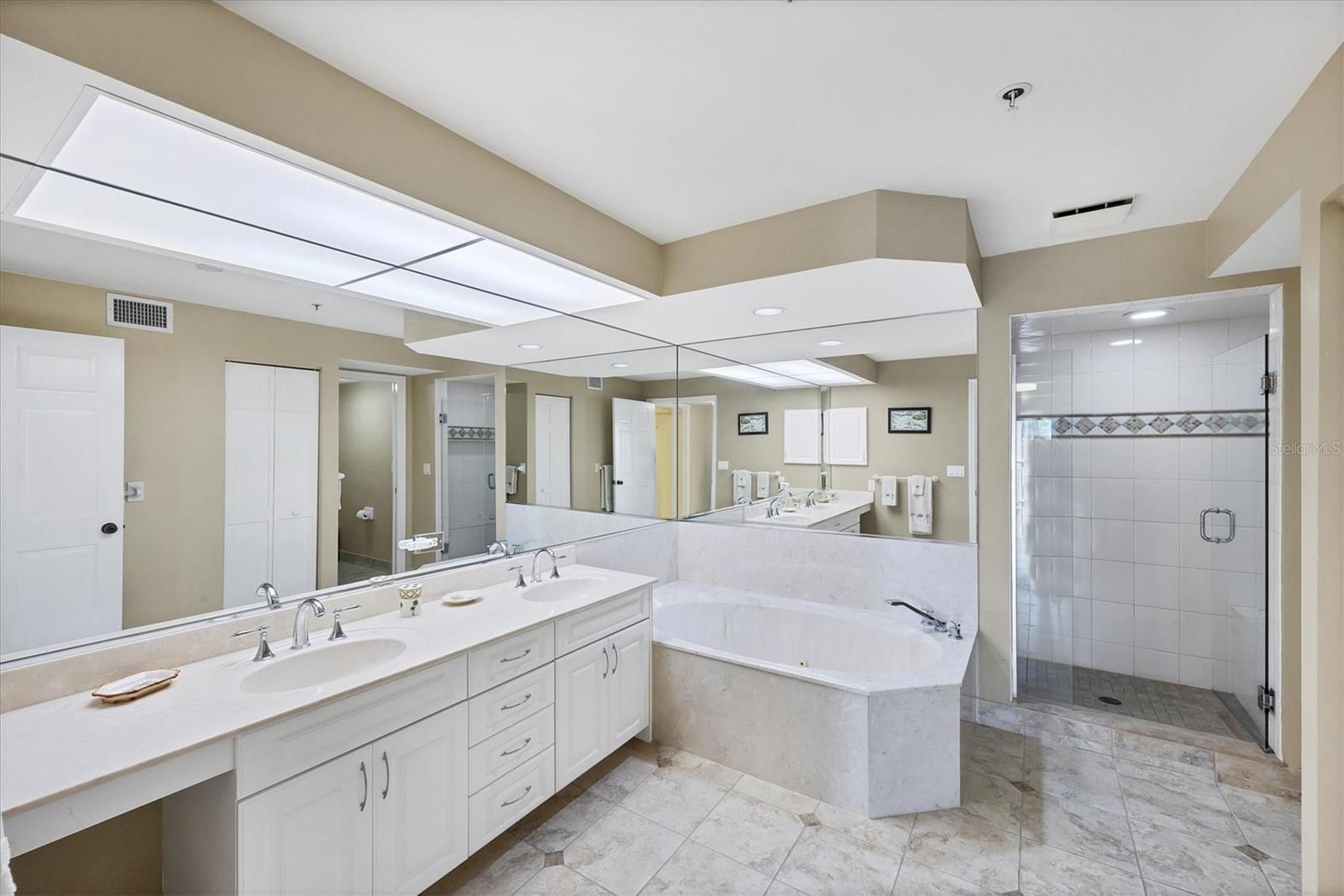 Image 23 of 58 For 11000 Placida Road 2202