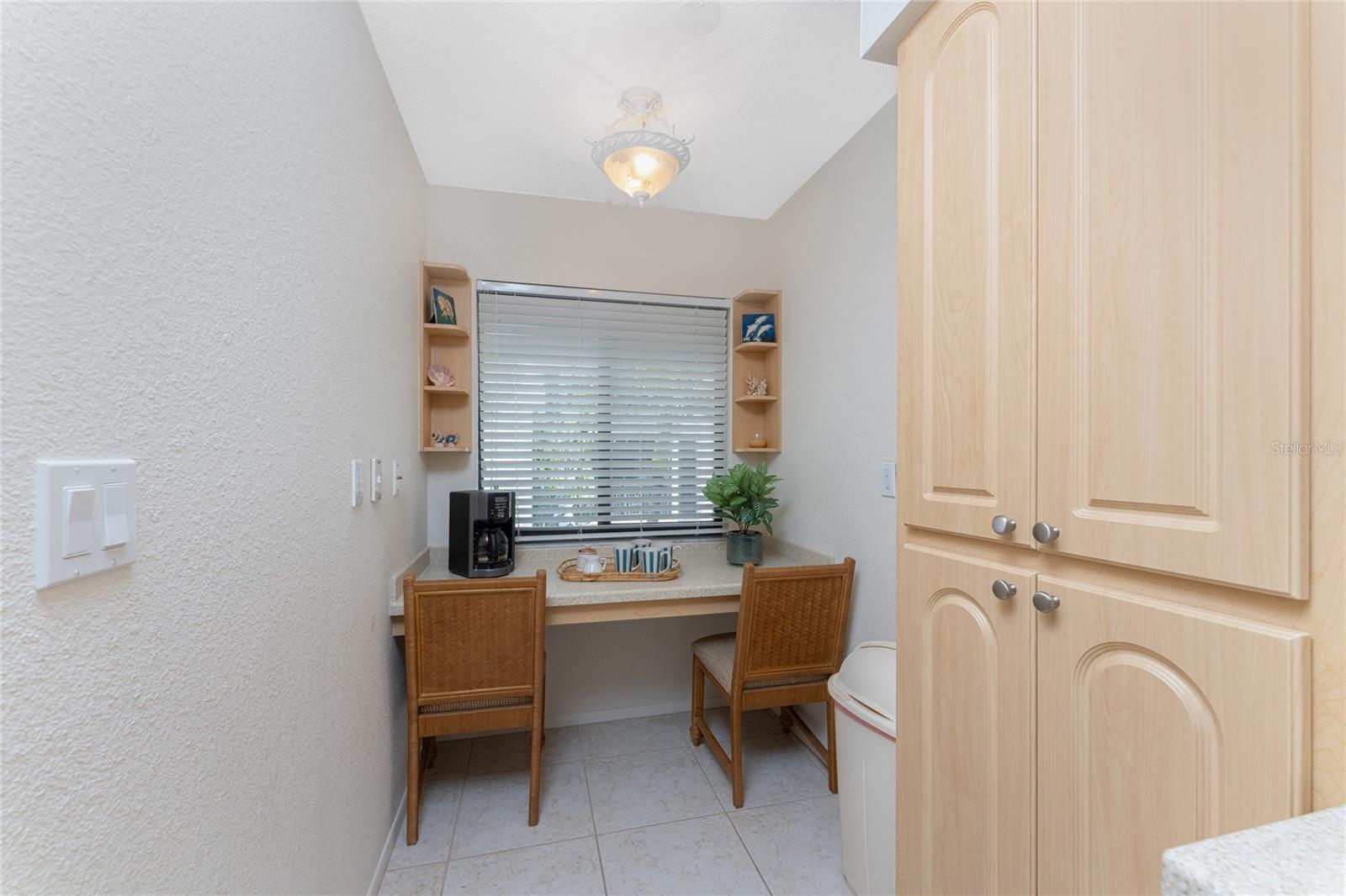 Image 10 of 69 For 2950 Beach Road B522