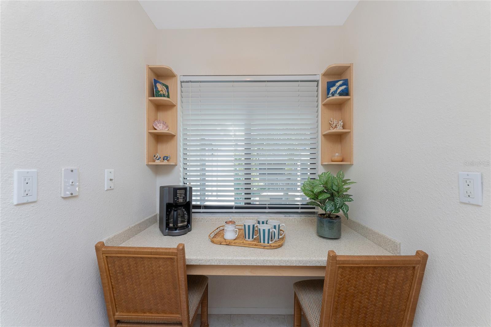 Image 11 of 69 For 2950 Beach Road B522